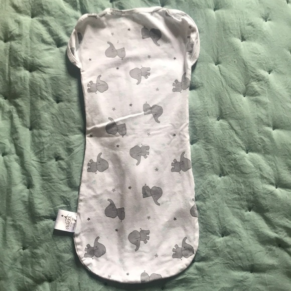 Newborn Baby Swaddle (Aden + Anais) - Picture 3 of 3